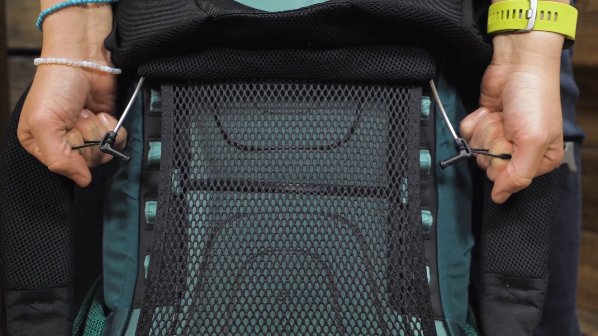 How to Adjust the Osprey Rook and Renn Backpacks Video